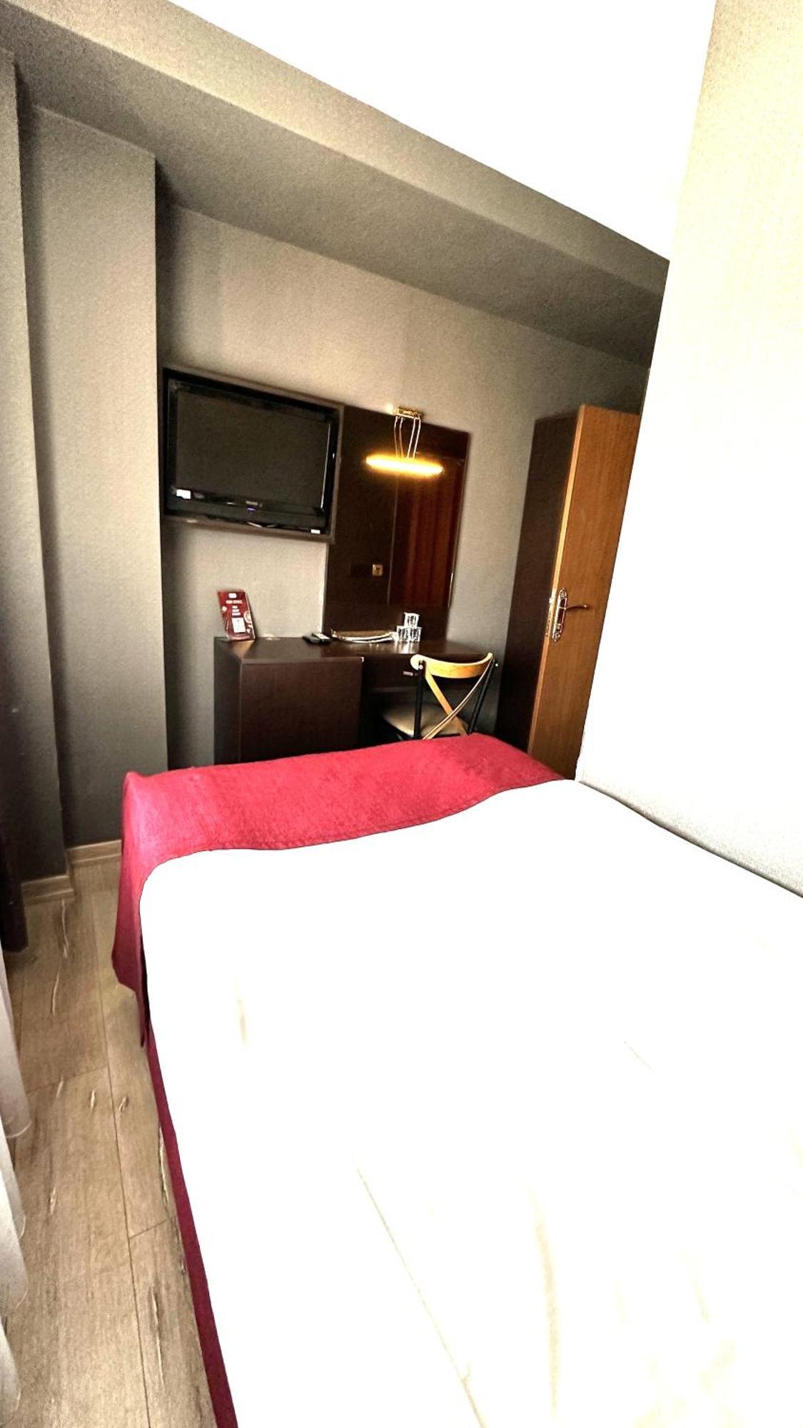Atesde Dustu Salvara Hotell Istanbul Eksteriør bilde